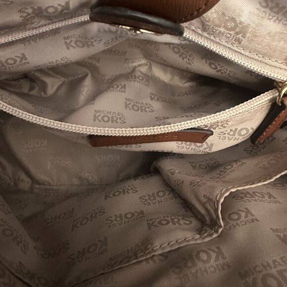 Michael Kors Tan Tote Bag with Gold Logo - Picture 10 of 10